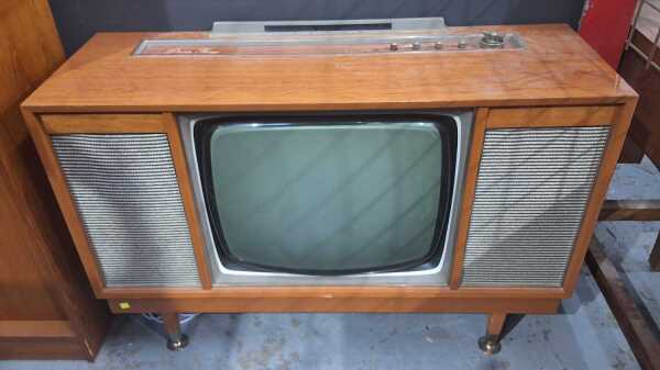 RETRO TELEVISION