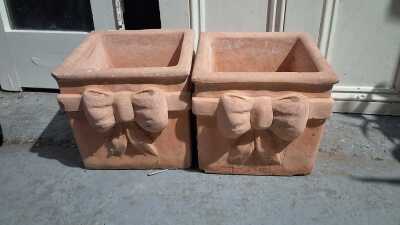 PLANT POTS