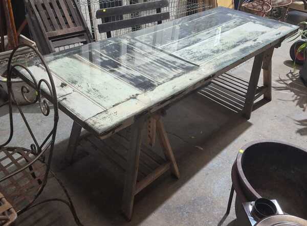 TRESTLE TABLE