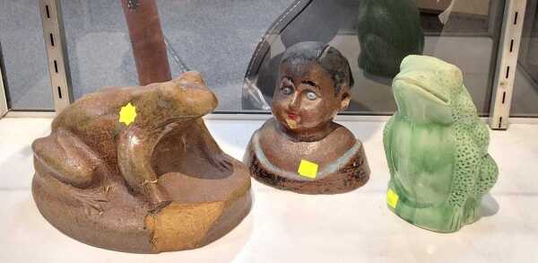 AUSTRALIAN POTTERY