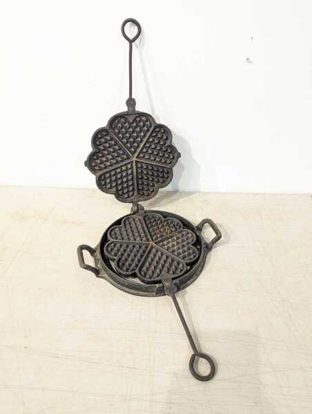 WAFFLE IRON