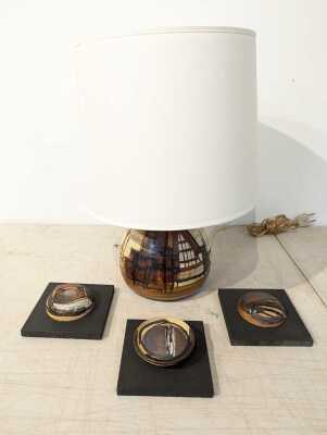 LAMP AND WALL PLAQUES