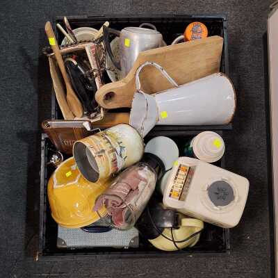 RETRO HOMEWARES