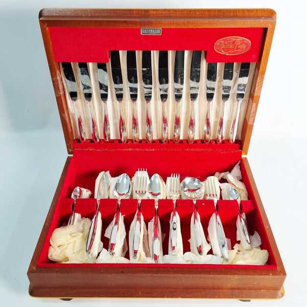 CUTLERY SET