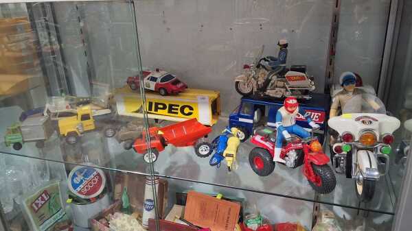 TOYS