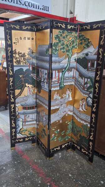 DRESSING SCREEN