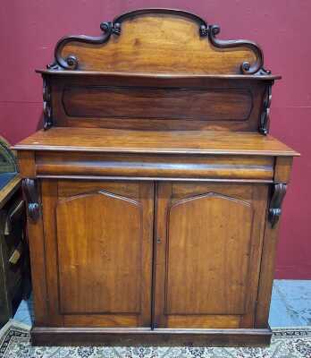 Chiffonier