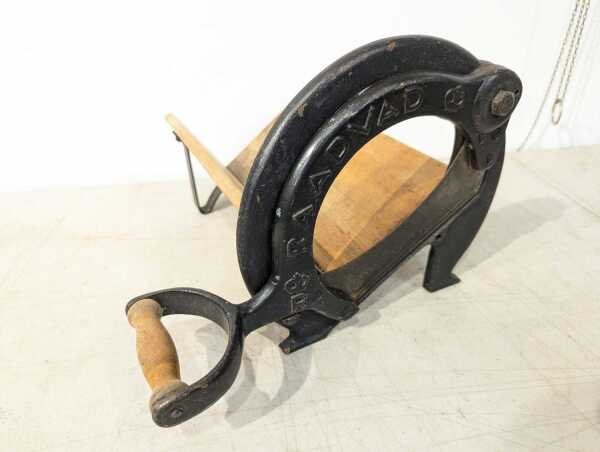 BREAD SLICER