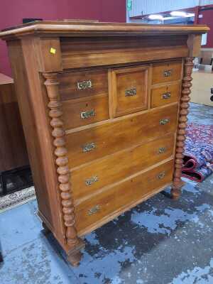 CHEST OF DRAWERS