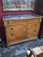 COMMODE