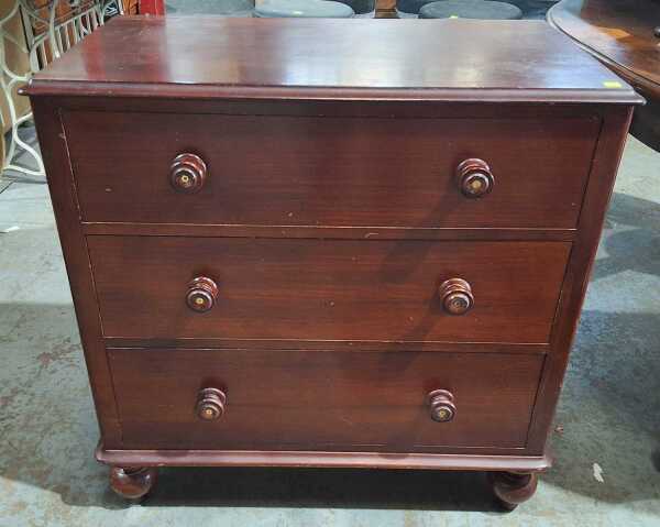 CHEST OF DRAWERS