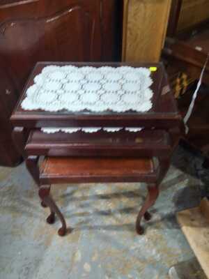 NESTING TABLES