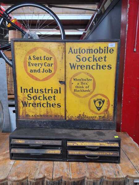 TOOL CABINET