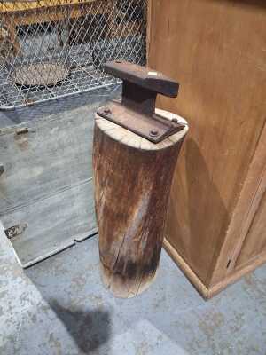 Anvil On Stand
