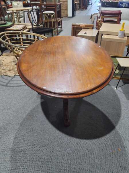 LOO TABLE
