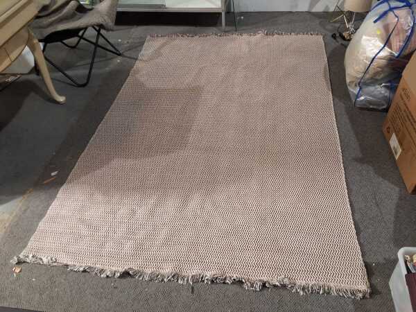 FLOOR RUG