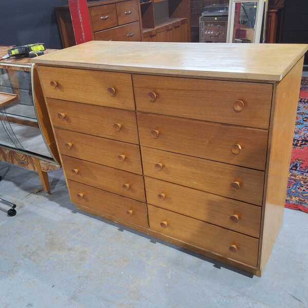 CHEST OF DRAWERS