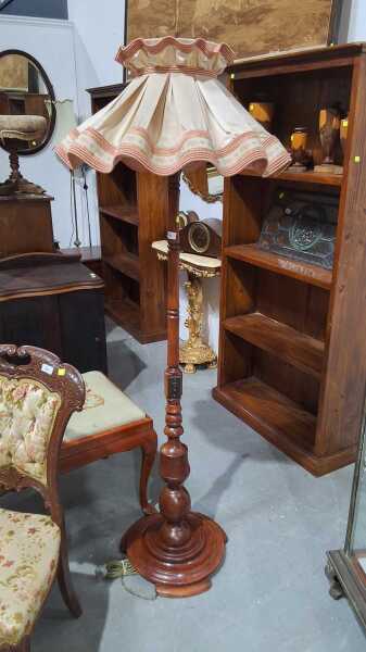 FLOOR LAMP