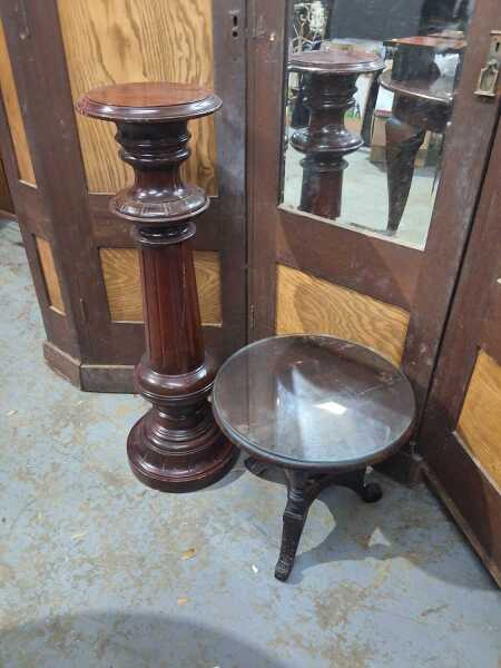 PEDESTAL AND TABLE