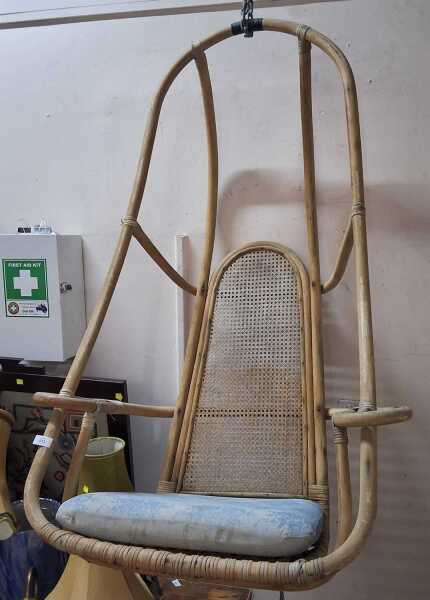 SWINGING CHAIR