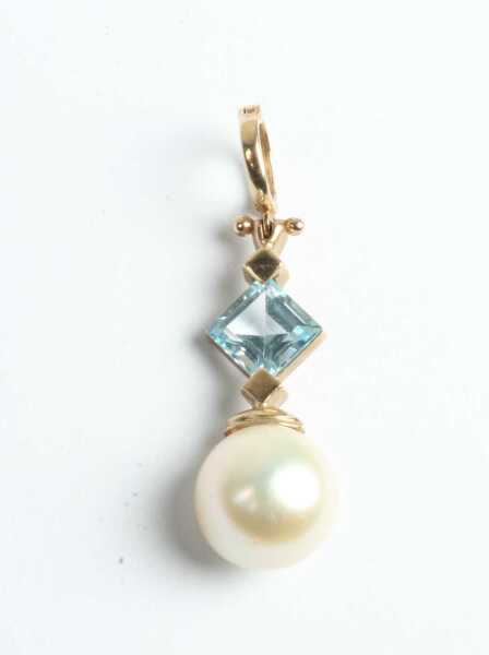 GOLD PENDANT