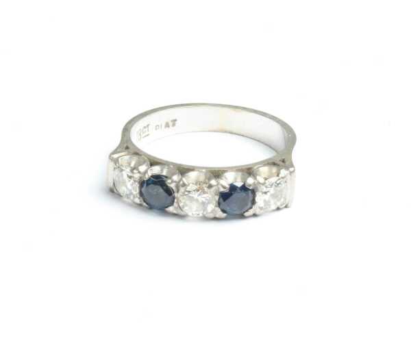 DIAMOND & SAPPHIRE RING