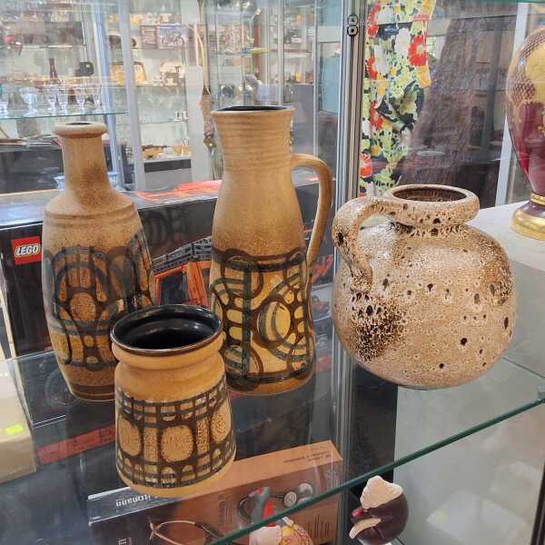 MID CENTURY POTTERY