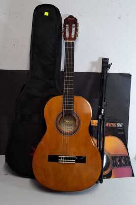 ACOUSTIC GUITAR
