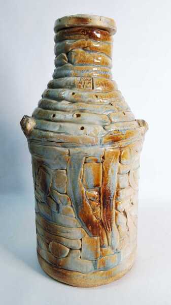 STUDIO POTTERY
