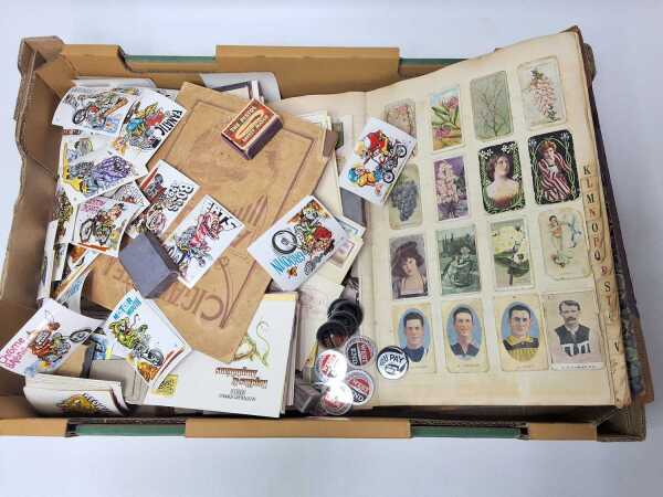 CIGARETTE CARDS