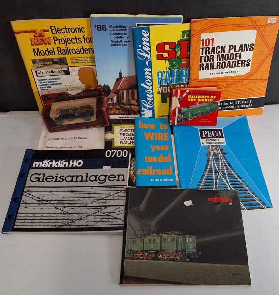 MODEL TRAIN BOOKS