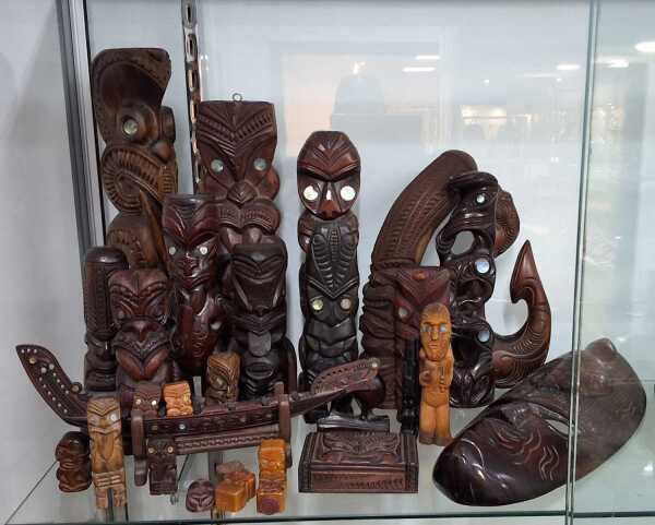 NEW ZEALAND CARVINGS