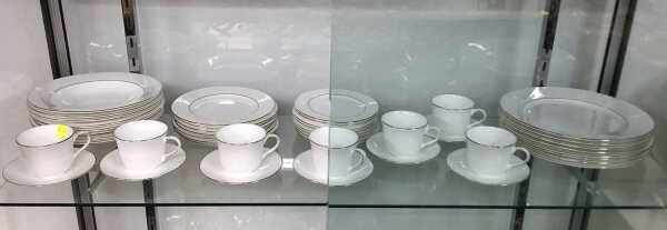 ROYAL DOULTON DINNERWARE