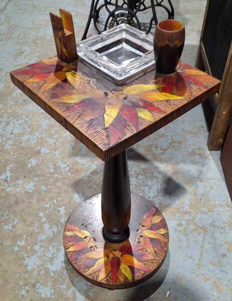 SMOKERS STAND