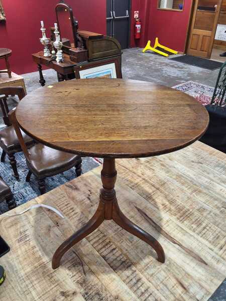 OCCASIONAL TABLE
