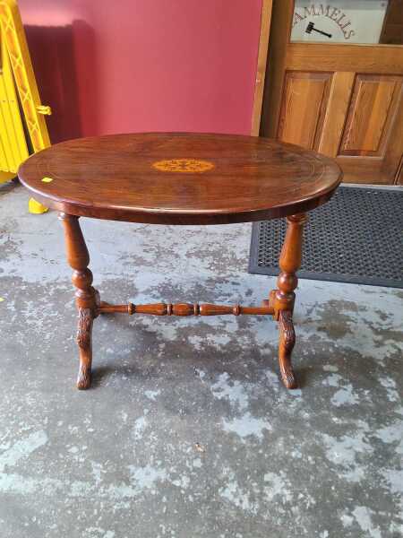 SALON TABLE