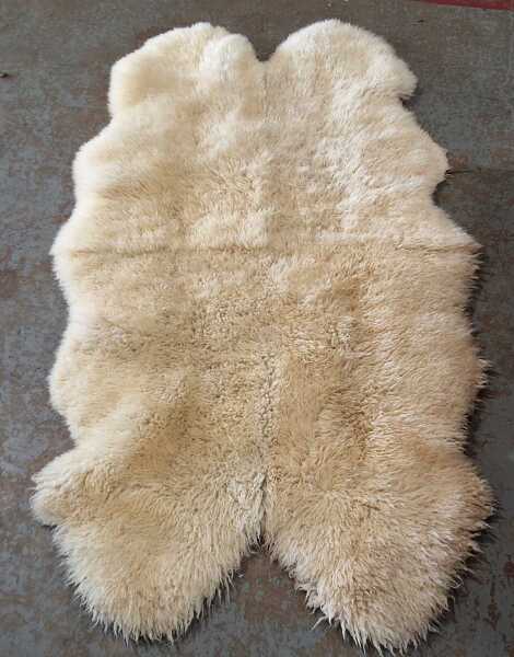 SHEEPSKIN RUG