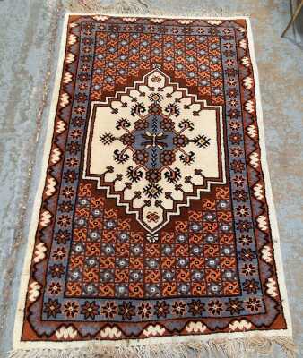 TUNISIAN RUG