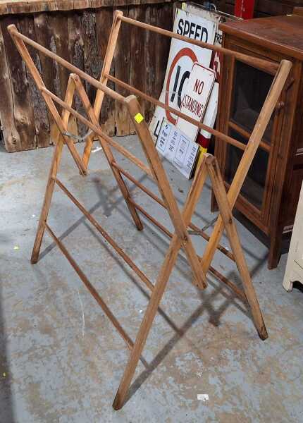 CLOTHES AIRER