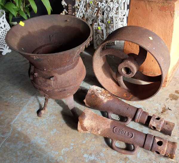 CAST IRON LOT