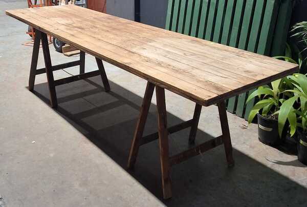 TRESTLE TABLE