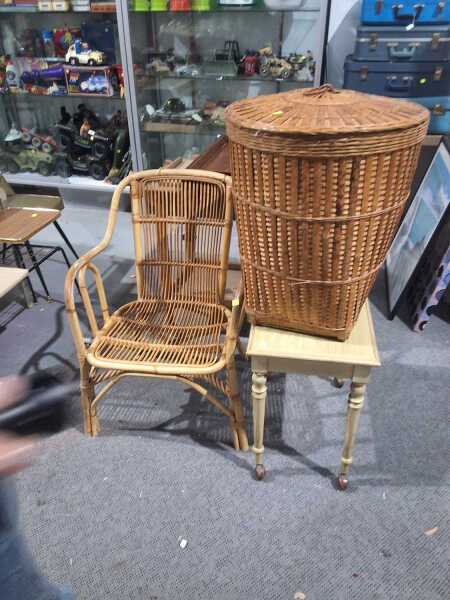 CANE AND TABLE