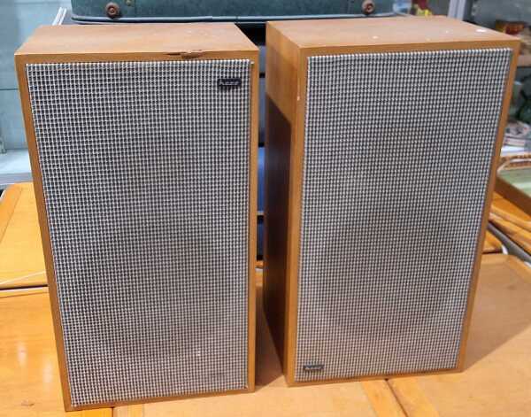 HI-FI SPEAKERS