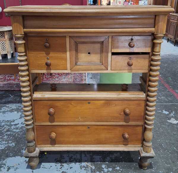 CHEST OF DRAWERS
