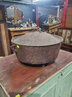 CAST IRON POT