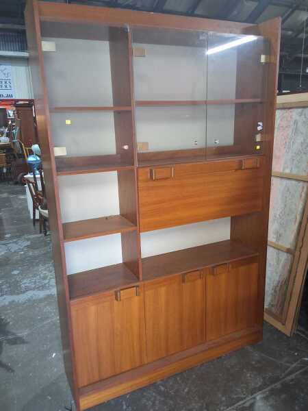 WALL UNIT