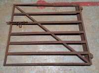 ENTRANCE GATE
