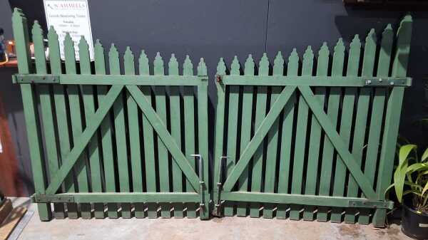 PICKET GATES