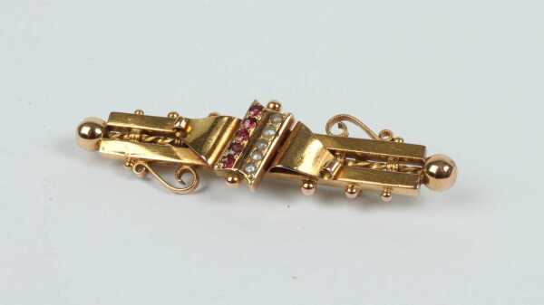 GOLD BROOCH