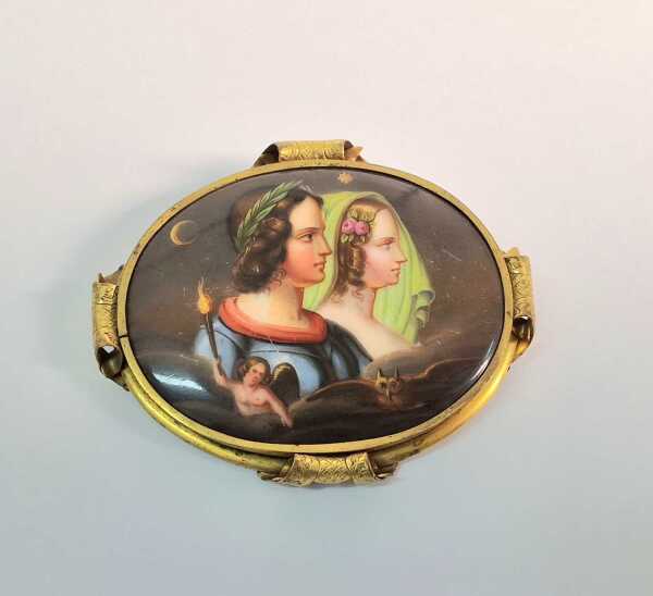 BROOCH